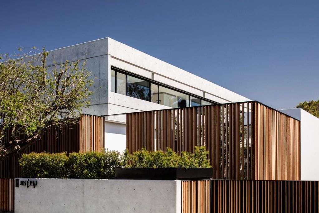 The-S-House-a-Modern-Dwelling-in-Israel-by-Pitsou-Kedem-Architects-3