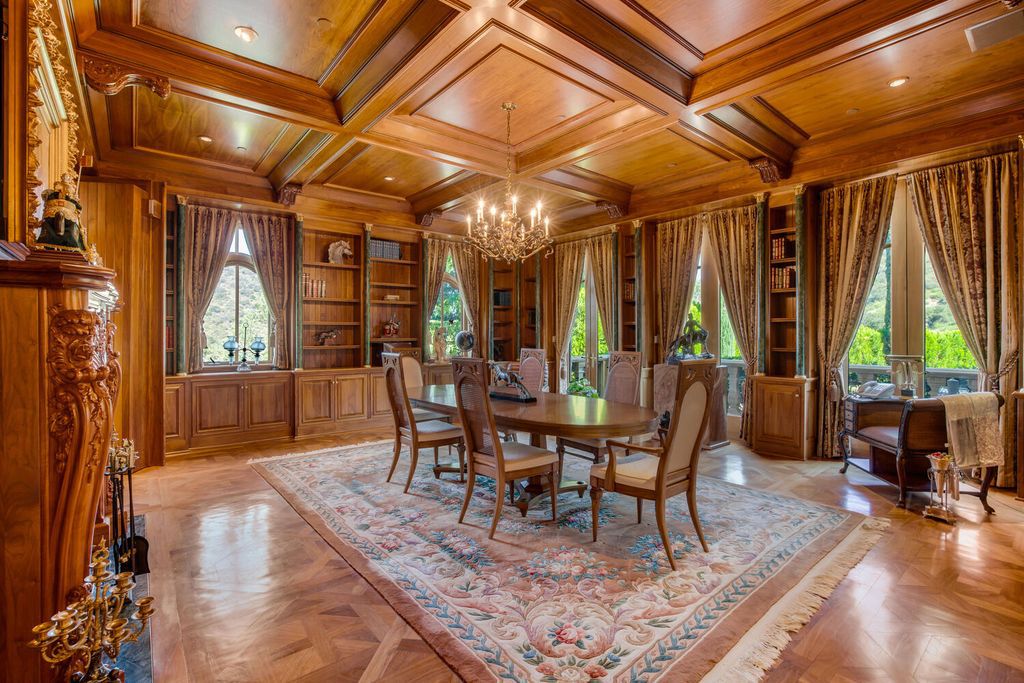 The-most-Luxurious-Villa-in-Westlake-Village-comes-to-Market-at-28000000-13