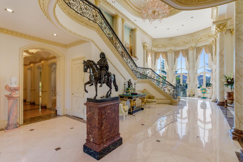 The-most-Luxurious-Villa-in-Westlake-Village-comes-to-Market-at-28000000-15