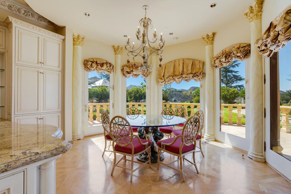 The-most-Luxurious-Villa-in-Westlake-Village-comes-to-Market-at-28000000-17