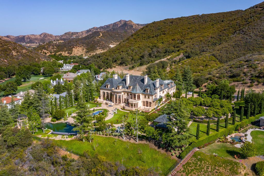 The-most-Luxurious-Villa-in-Westlake-Village-comes-to-Market-at-28000000-3