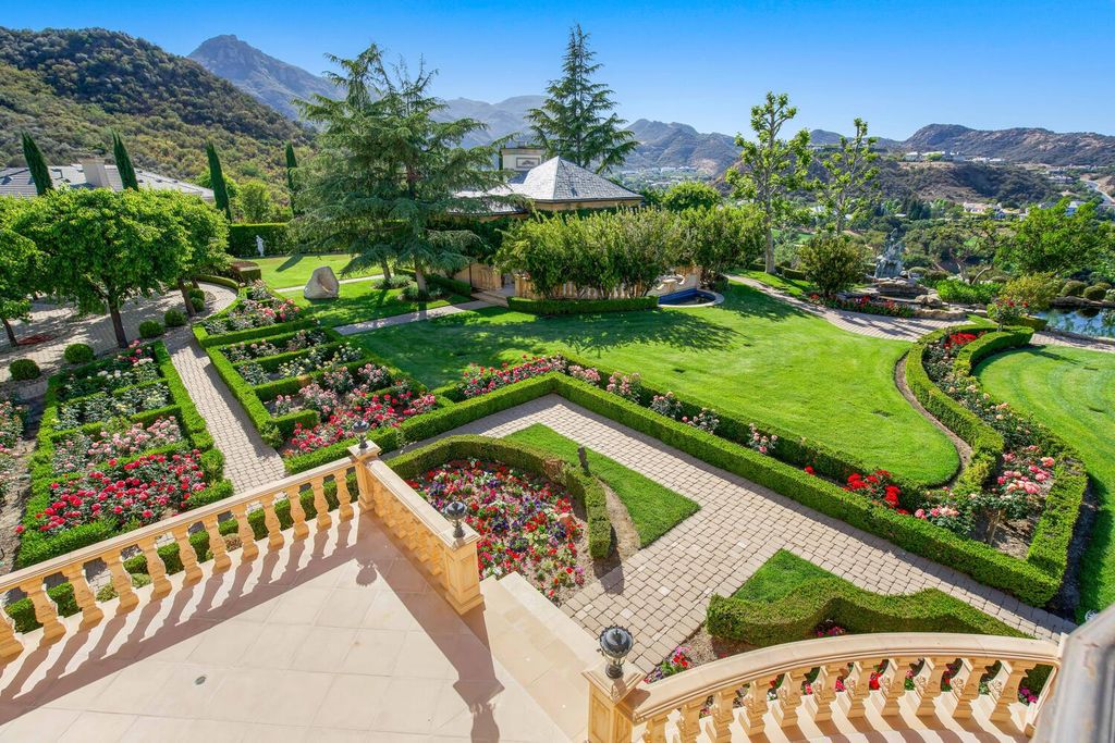 The-most-Luxurious-Villa-in-Westlake-Village-comes-to-Market-at-28000000-6