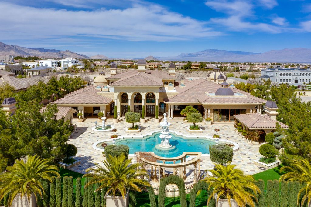 This-16000000-Impressive-Las-Vegas-Mansion-with-Highest-Level-of-Detail-and-Quality-28