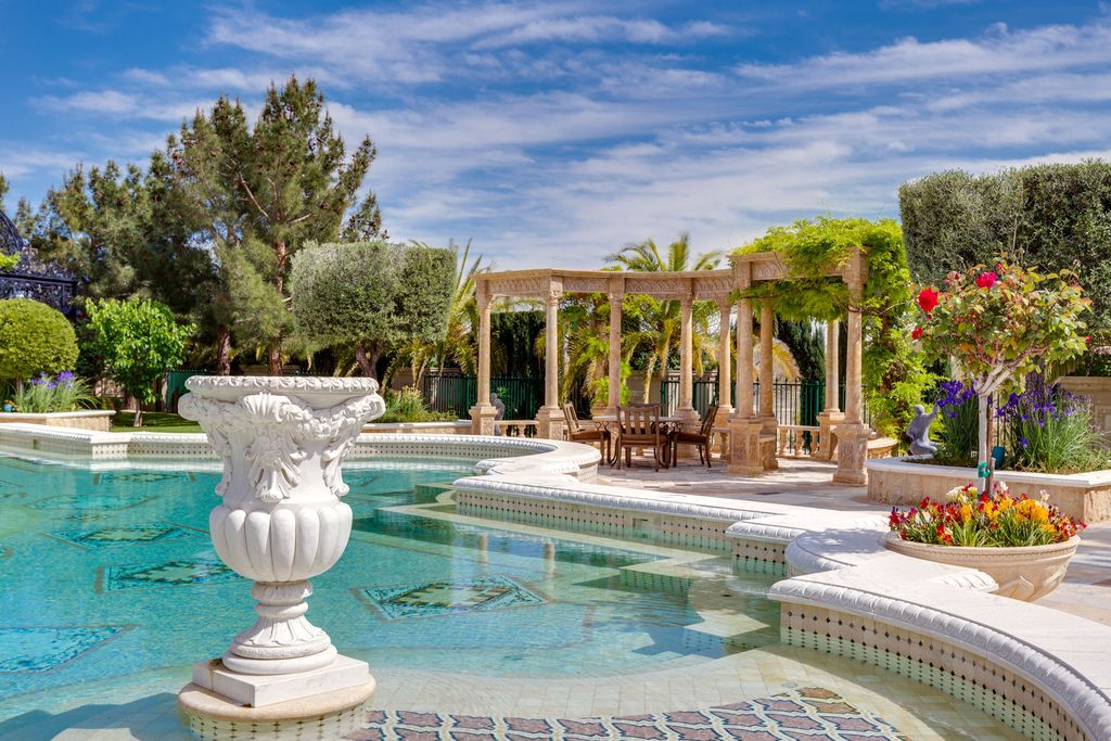 This-16000000-Impressive-Las-Vegas-Mansion-with-Highest-Level-of-Detail-and-Quality-7