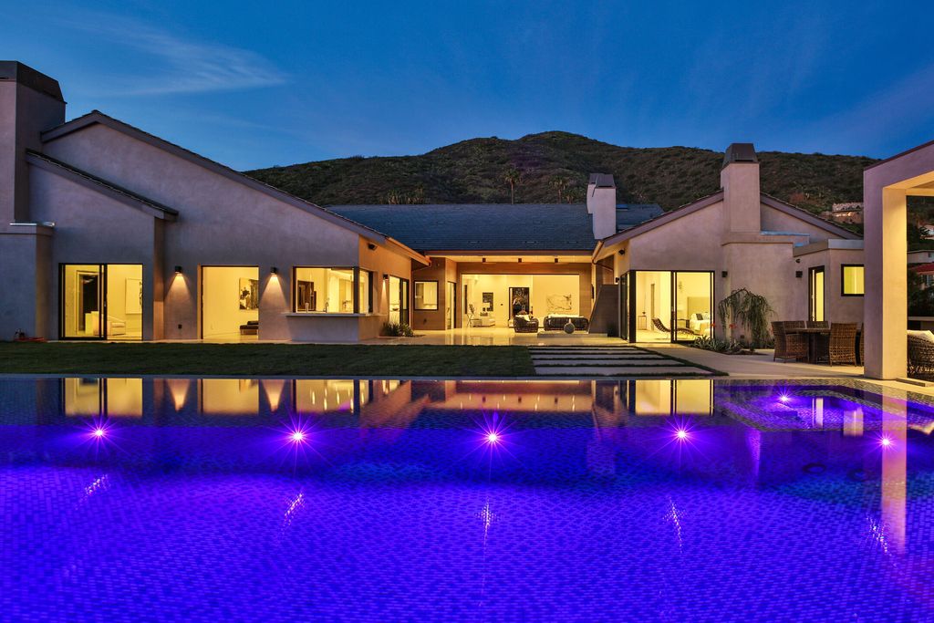 The Villa in Malibu is a sexy single-story has soaring ceilings, French oak wood and sea stone floors, and stone, wood finishes now available for sale. This home located at 11902 Ellice St, Malibu, California
