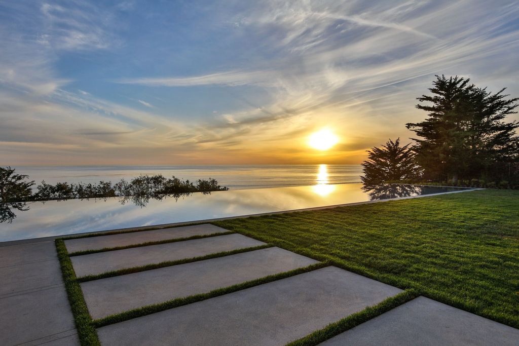 The Villa in Malibu is a sexy single-story has soaring ceilings, French oak wood and sea stone floors, and stone, wood finishes now available for sale. This home located at 11902 Ellice St, Malibu, California