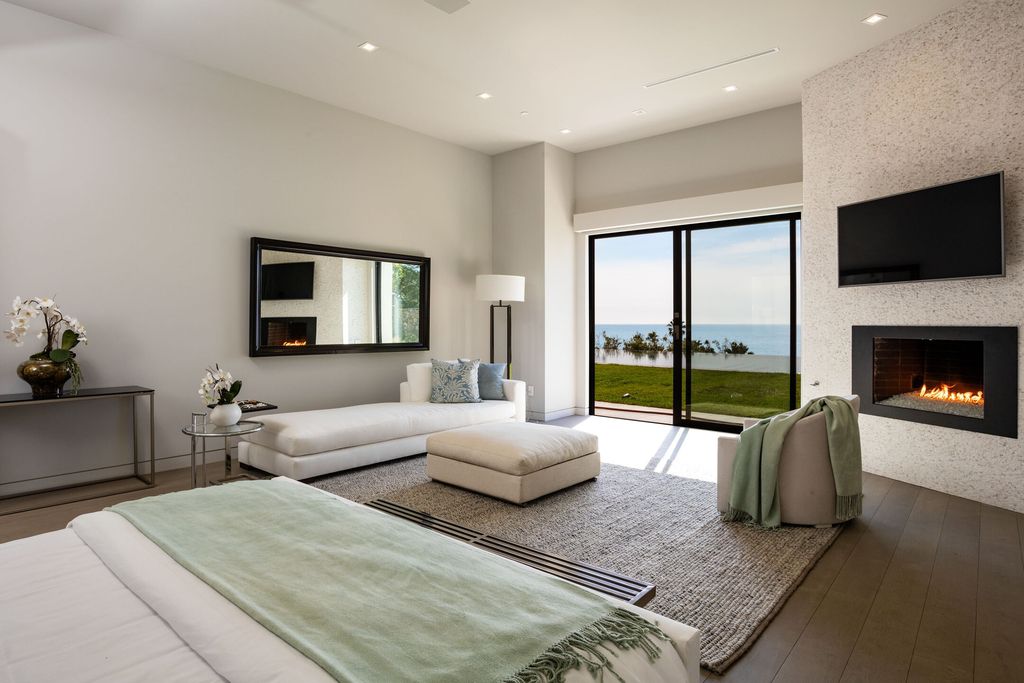 This-16995000-Resort-Style-Estate-in-Malibu-showcases-Modern-Elegance-and-Stylish-Design-26