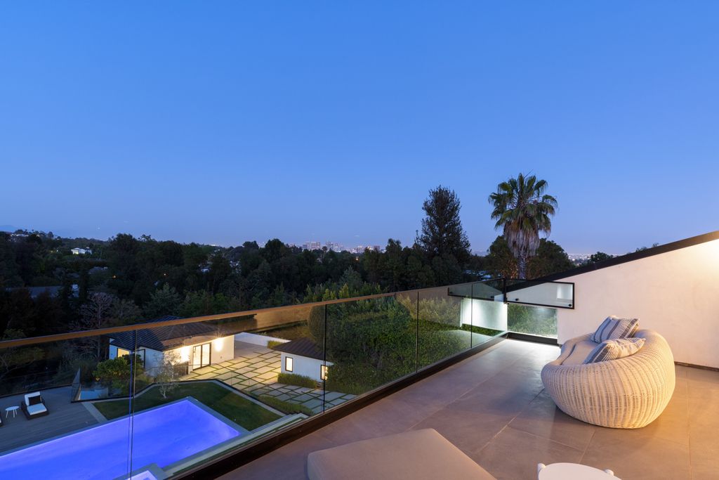 This-23500000-Los-Angeles-Mansion-has-multi-level-Outdoor-Entertaining-Spaces-18