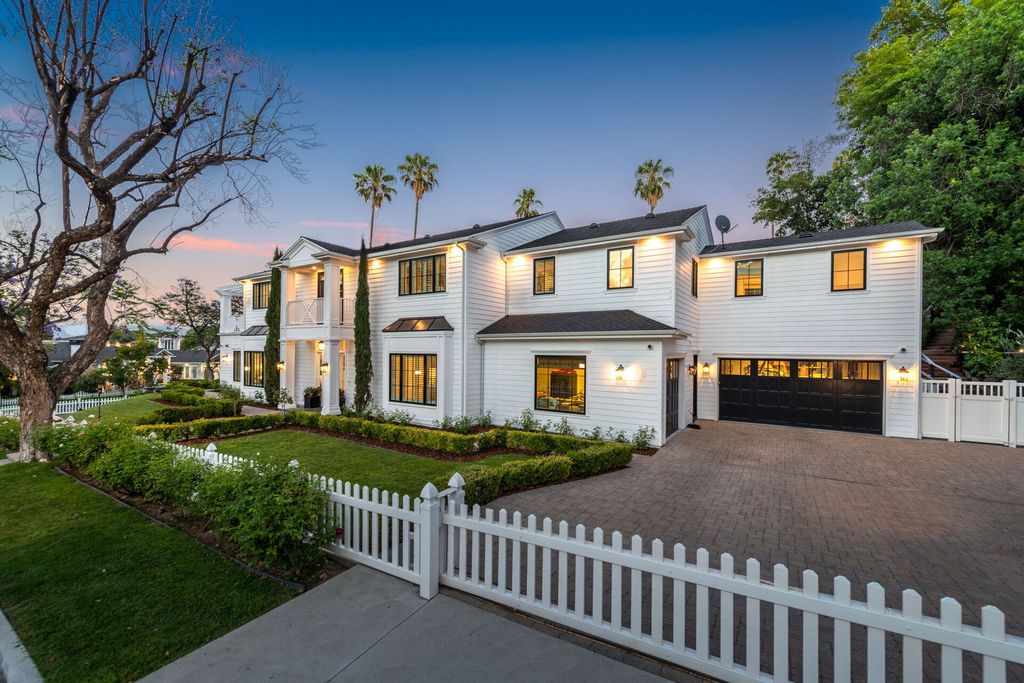 The Home in Tarzana is an exceptional home feels like it belongs on an East Coast seaside clifftop offers the ultimate pandemic paradise now available for sale. This home located at 4960 Amigo Ave, Tarzana, California
