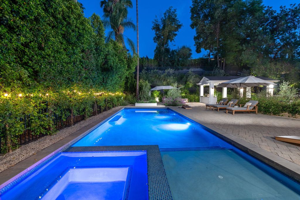 This-447500-Exceptional-Home-in-Tarzana-offers-the-Ultimate-Pandemic-Paradise-31