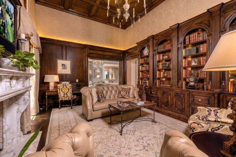 This 59,8M Newport Coast Villa offers Timeless Elegance & Finest Living