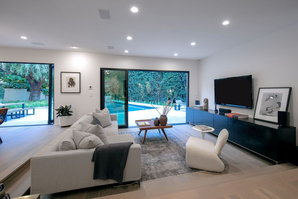 The Modern Home in Los Angeles is an incredibly stylish and cool property has stunning swimming pool and great areas for entertaining now available for sale. This home located at 1300 Sierra Alta Way, Los Angeles, California
