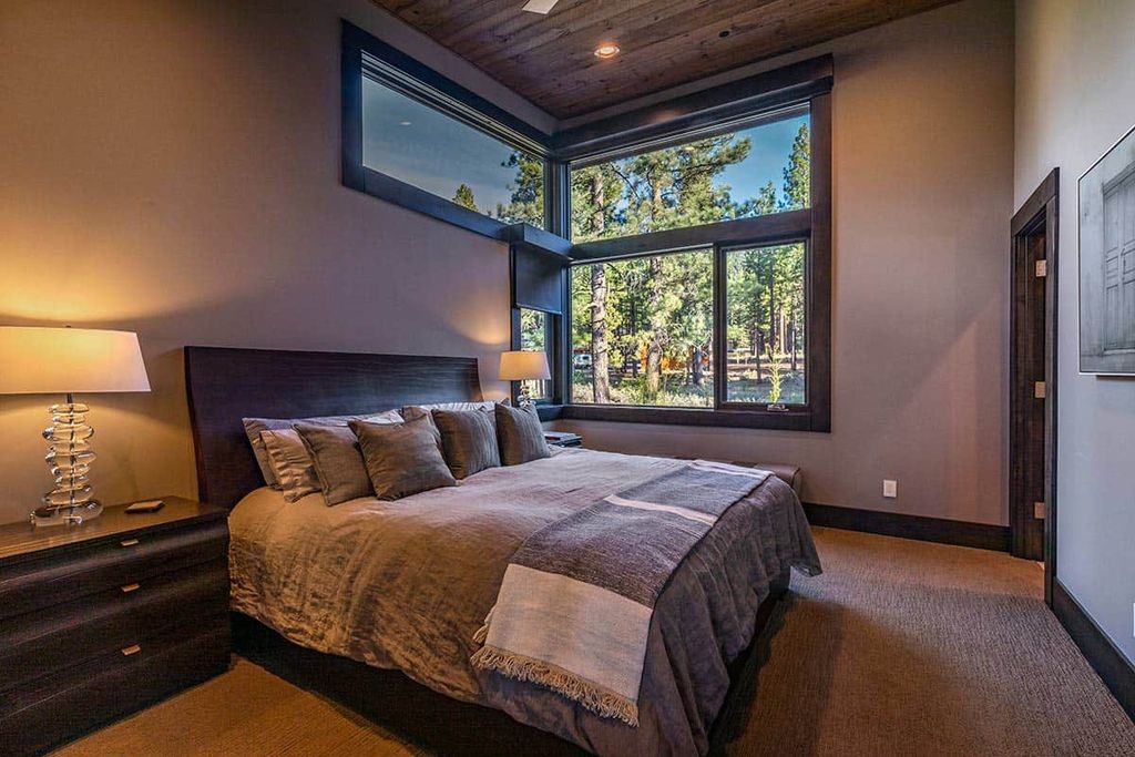 Or just use various tones of the same color, as in this lovely bedroom. A solemn yet masculine dark bedroom is wonderfully complemented with gray walls and a black bed frame.