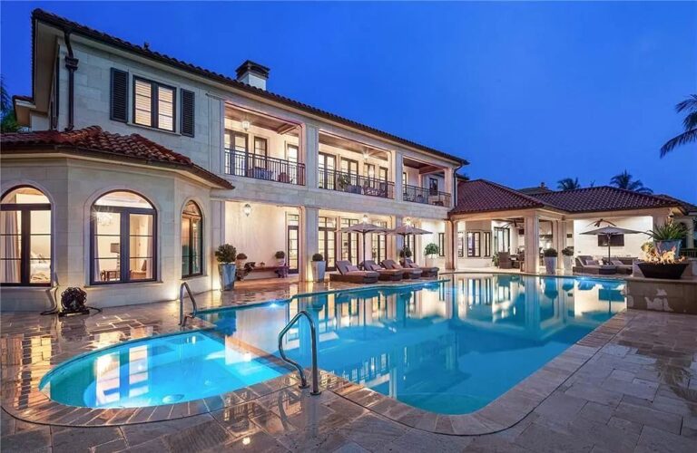 This $7,999,999 Spectacular Home in Naples has all Features for A Luxury Living