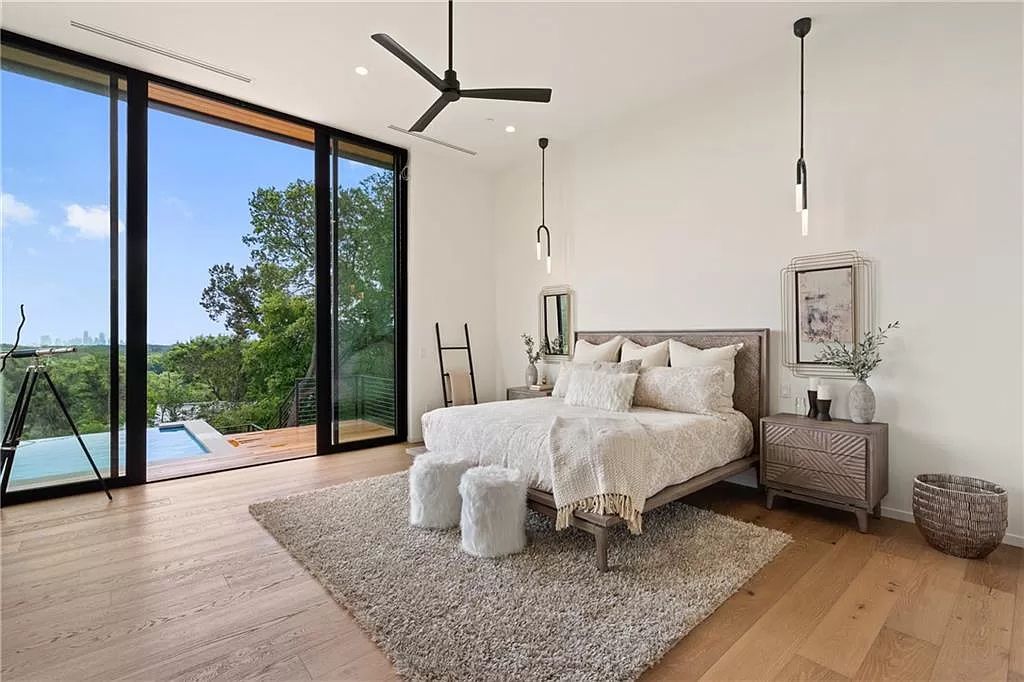 The Austin Home is an undeniably elegant and infinitely liveable estate with panoramic views of downtown Austin now available for sale. This home located at 5 Hillside Ct, Austin, Texas