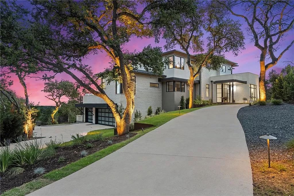 The Austin Home is an undeniably elegant and infinitely liveable estate with panoramic views of downtown Austin now available for sale. This home located at 5 Hillside Ct, Austin, Texas