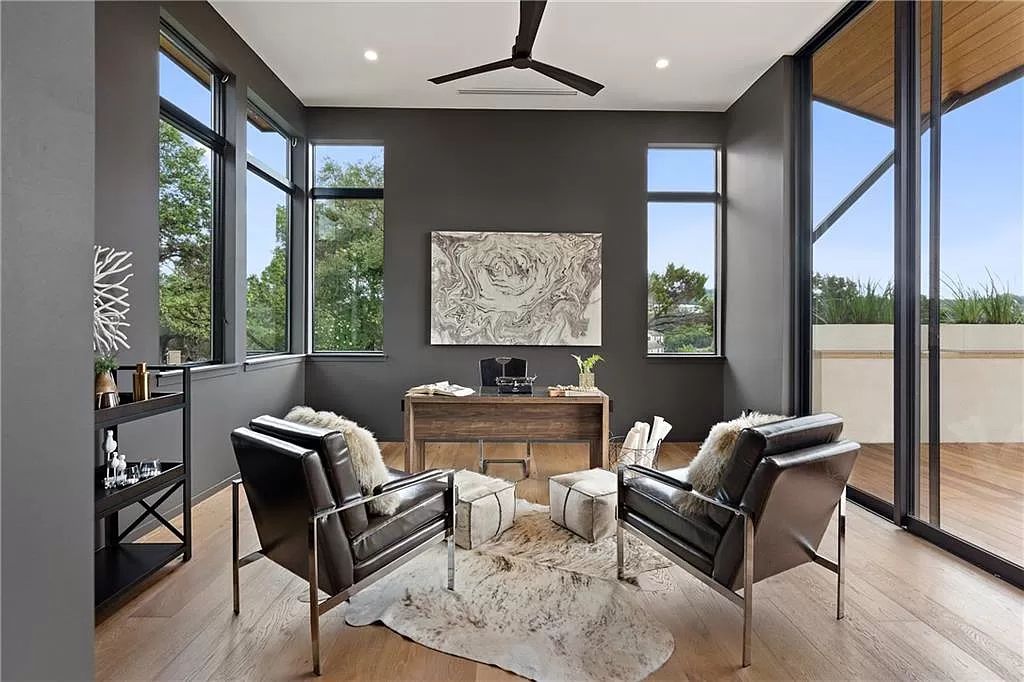 The Austin Home is an undeniably elegant and infinitely liveable estate with panoramic views of downtown Austin now available for sale. This home located at 5 Hillside Ct, Austin, Texas