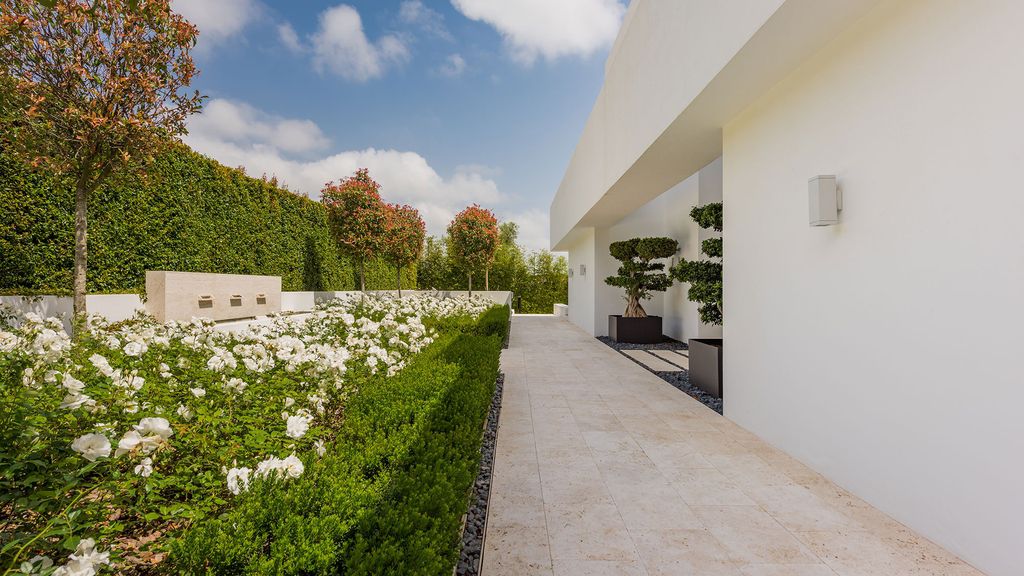 Villa-Grazalema-Harmony-of-Aesthetic-Classic-Element-by-Ark-architects-7
