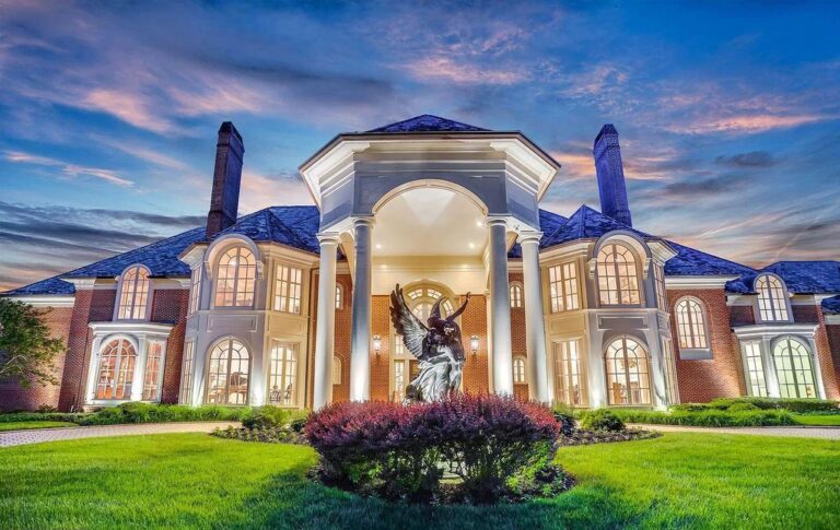 Exquisite Brick Mansion in Round Hill: Unparalleled Luxury and Attention to Detail in Maryland