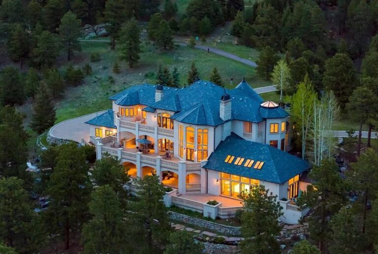 This $4,300,000 Gorgeous Residence in Colorado Provides Finest Mountain Living