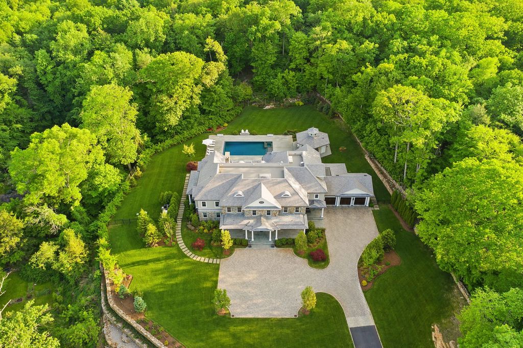 Hilltop Tranquility Mansion in Connecticut Sells for $8,900,000