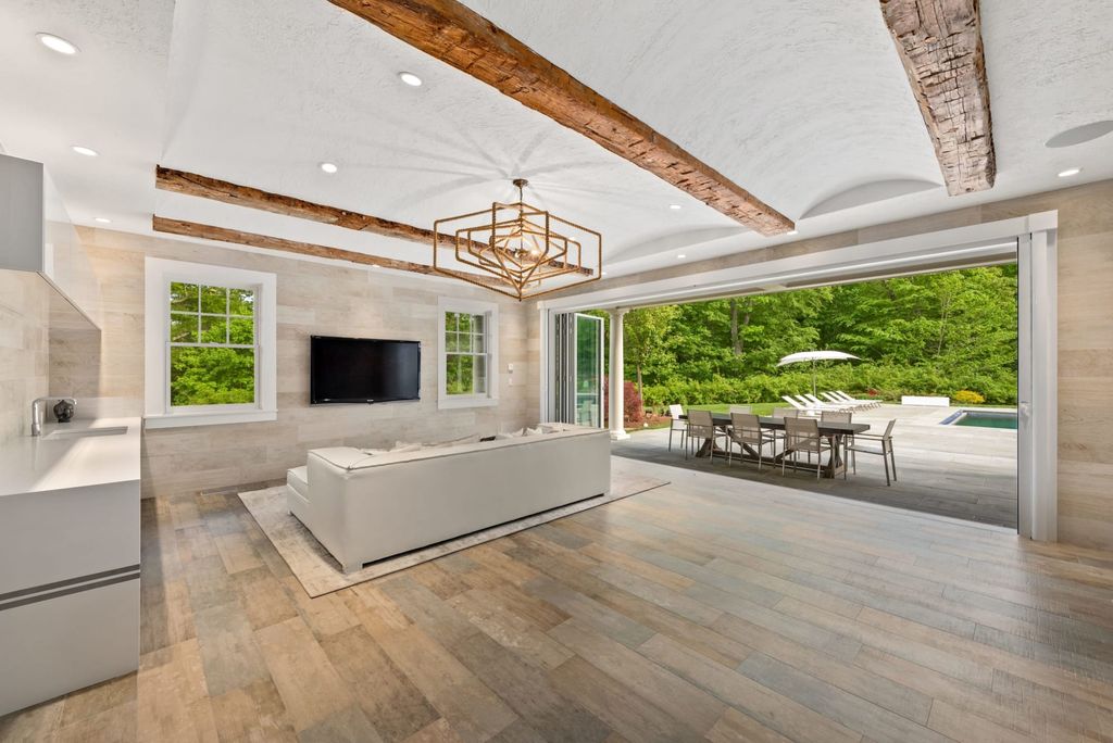 Hilltop Tranquility Mansion in Connecticut Sells for $8,900,000