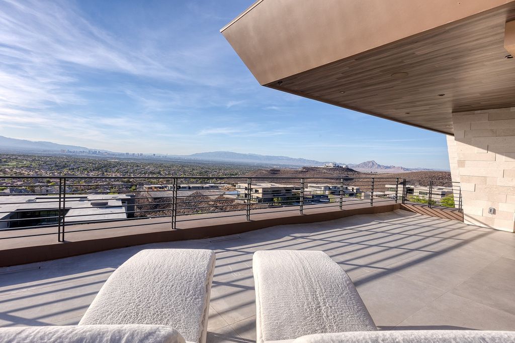 An awe-inspiring modern  home in Nevada is designed by Architect Richard Luke selling for $10,500,000