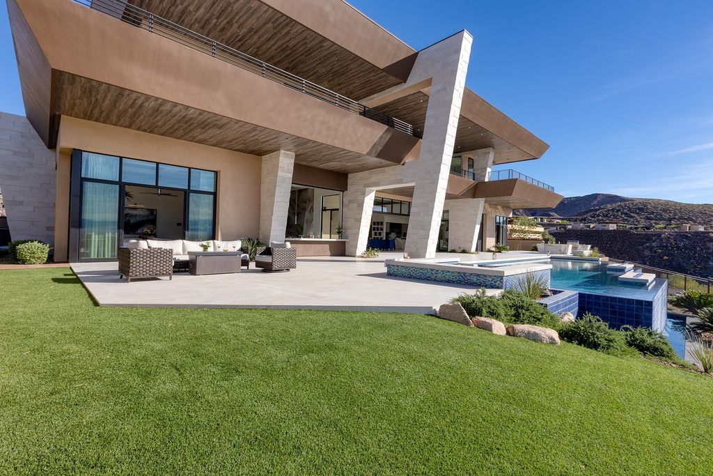 An awe-inspiring modern  home in Nevada is designed by Architect Richard Luke selling for $10,500,000