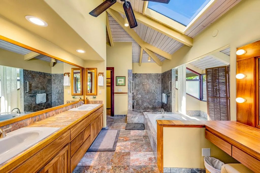 Jewel of Kailua Kona Town, Hawaii Hits Market for $4,950,000