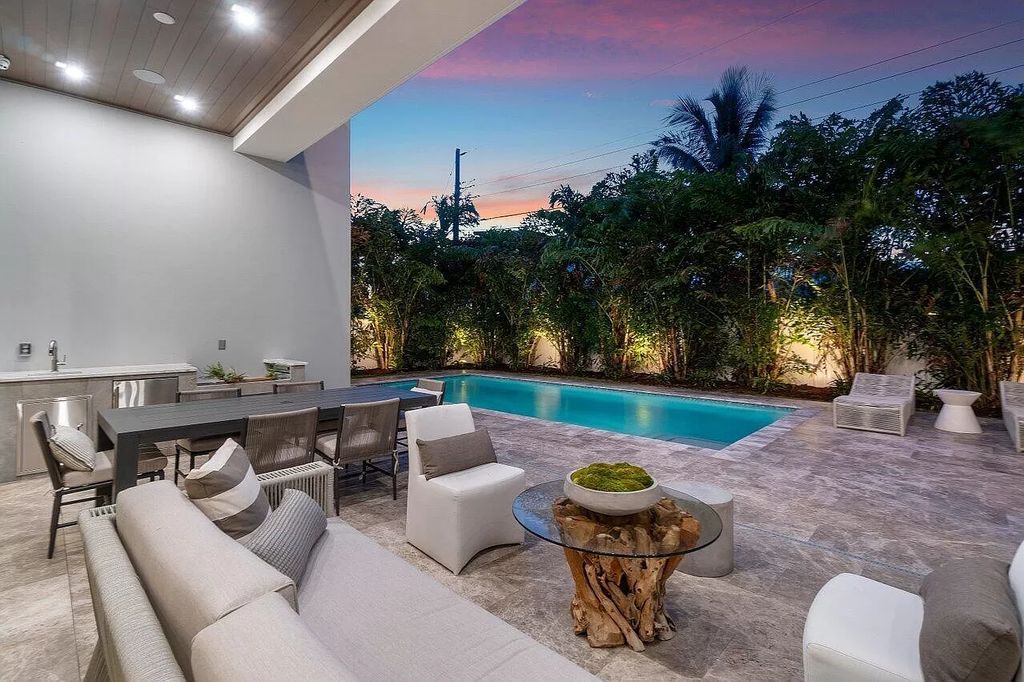 A-Brand-New-Home-in-Boca-Raton-features-an-Exciting-Design-comes-to-Market-at-3595000-6-2