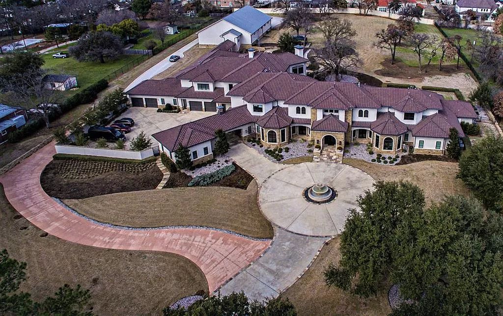 The Mansion in Texas is a spectacular 4.8 acre estate was custom built by one of the world’s greatest basketball players now available for sale. This home located at 940 W Dove Rd, Southlake, Texas