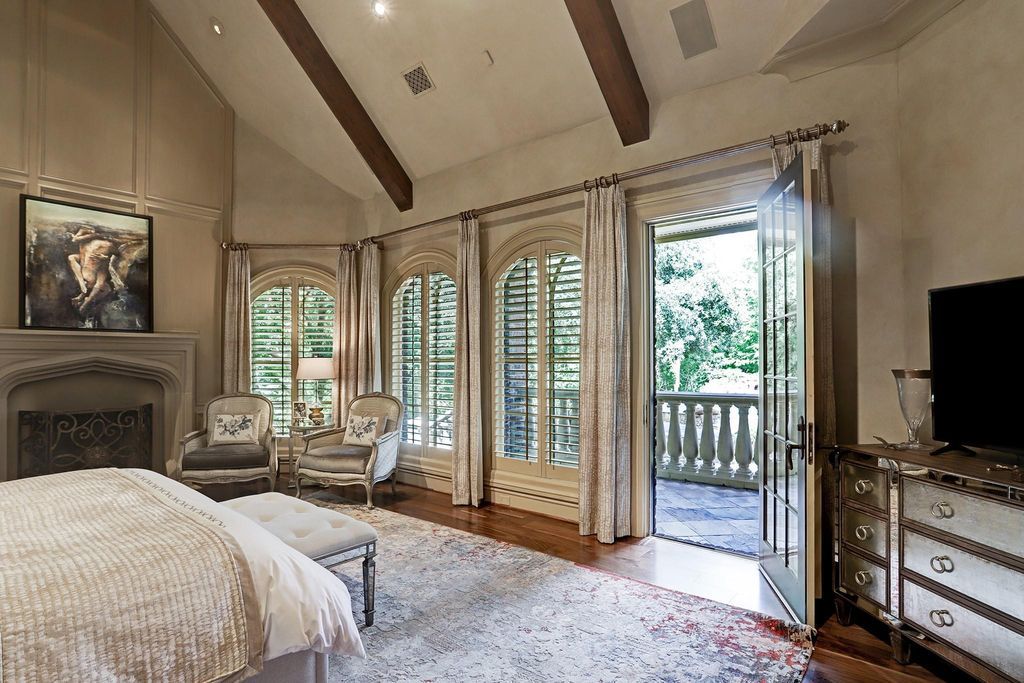 A-Majestic-English-Mansion-in-Houston-comes-to-Market-at-7900000-18