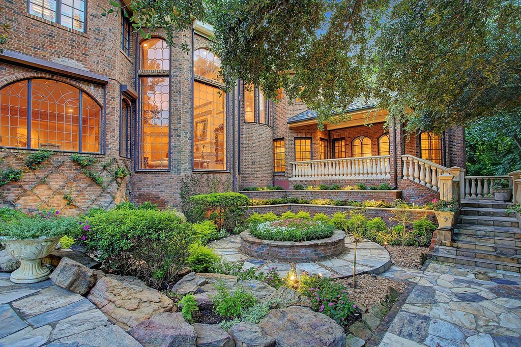 A-Majestic-English-Mansion-in-Houston-comes-to-Market-at-7900000-20