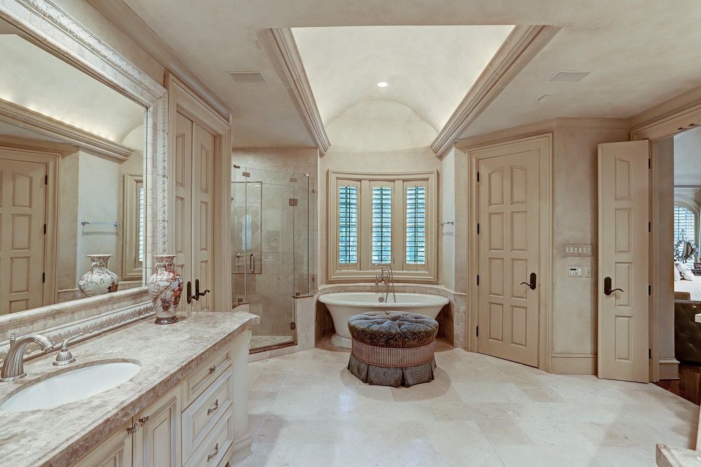 A-Majestic-English-Mansion-in-Houston-comes-to-Market-at-7900000-23