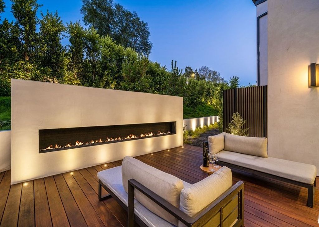 A-Newly-Completed-Hillside-Mansion-in-Beverly-Hills-hits-the-Market-for-25950000-31
