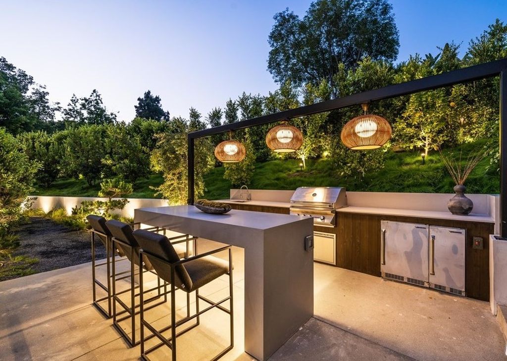 A-Newly-Completed-Hillside-Mansion-in-Beverly-Hills-hits-the-Market-for-25950000-34