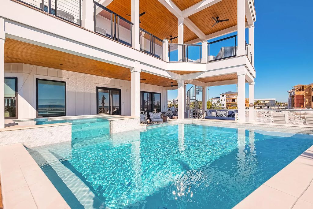 A-Newly-Constructed-Home-with-breathtaking-views-asks-17000000-in-Florida-10