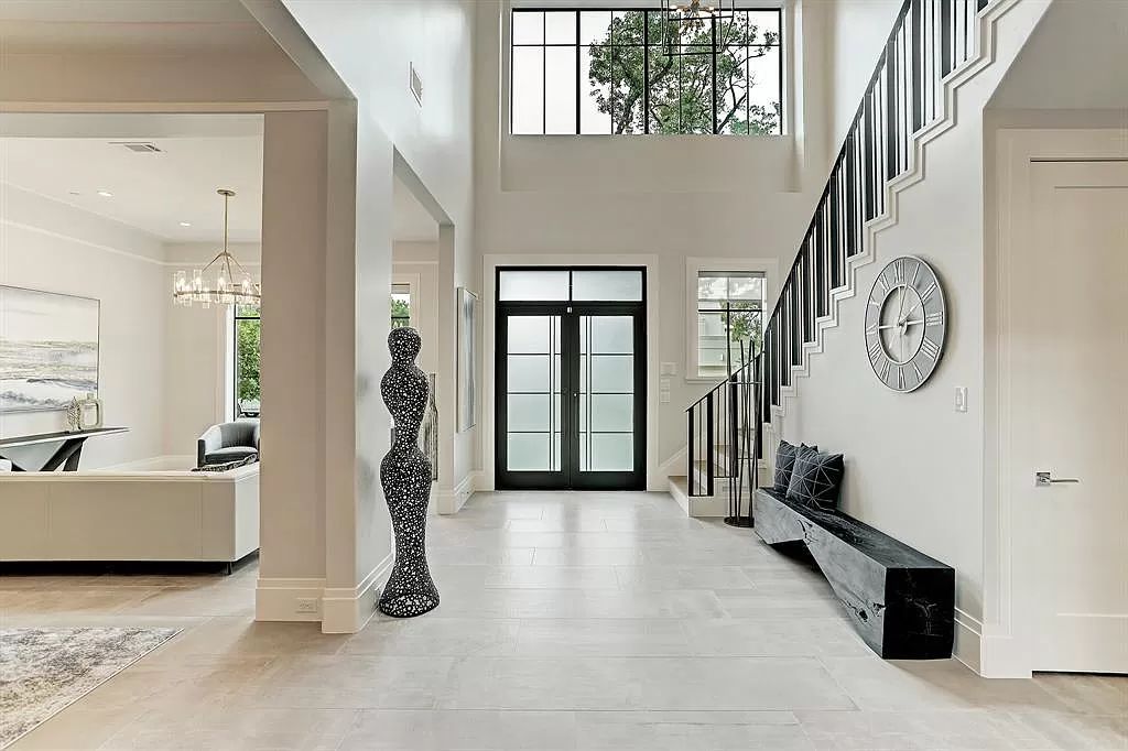 The 5 bed Luxury House in Houston is a spectacular residence located in Oak Estates features comfortable spaces for modern living now available for sale. This home located at 4005 Overbrook Ln, Houston, Texas