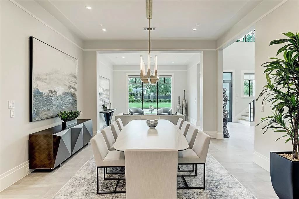 The 5 bed Luxury House in Houston is a spectacular residence located in Oak Estates features comfortable spaces for modern living now available for sale. This home located at 4005 Overbrook Ln, Houston, Texas