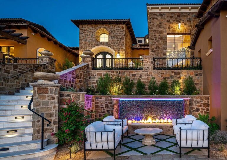 A Hillside Arizona Estate with Valley Breathtaking Views