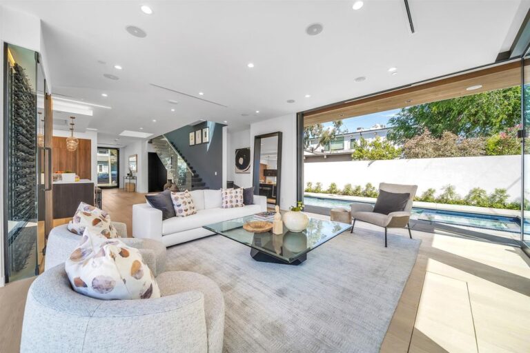 Brand New Architectural House in Los Angeles hits Market for $3,395,000