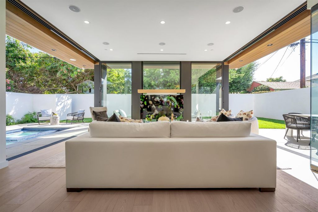 The House in Los Angeles is a brand new estate built from the ground-up with one-of-a-kind high-end features throughout now available for sale. This home located at 3547 Barry Ave, Los Angeles, California