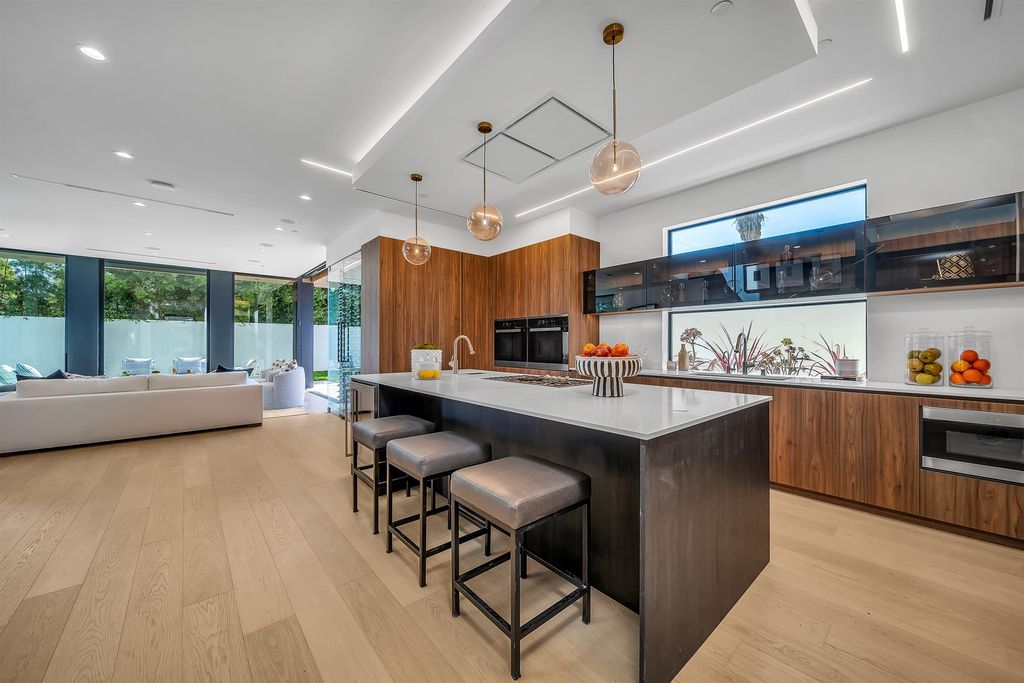 The House in Los Angeles is a brand new estate built from the ground-up with one-of-a-kind high-end features throughout now available for sale. This home located at 3547 Barry Ave, Los Angeles, California