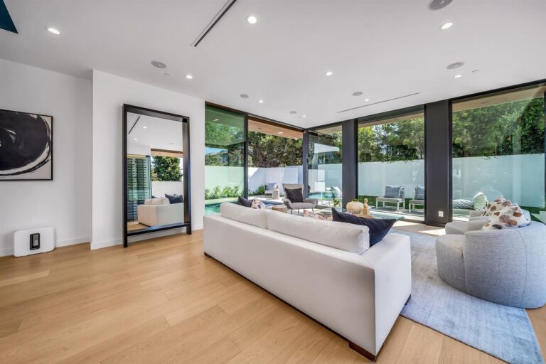 Brand New Architectural House in Los Angeles hits Market for $3,395,000