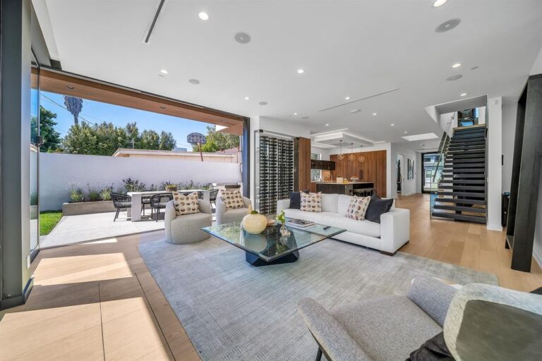 Brand New Architectural House in Los Angeles hits Market for $3,395,000