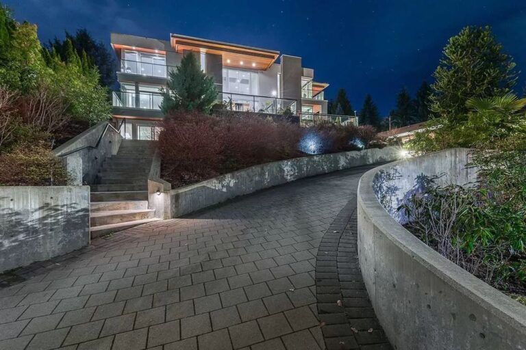 Contemporary Dream Home In West Vancouver Overlooking Magnificent ...