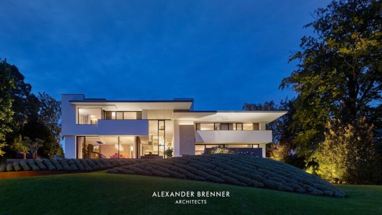 Crown House, Luxurious and Modern Villa by Alexander Brenner Architects