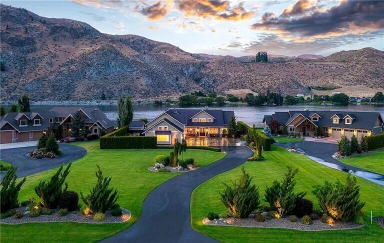 Desirable Columbia River House for Sale at $3,195,000