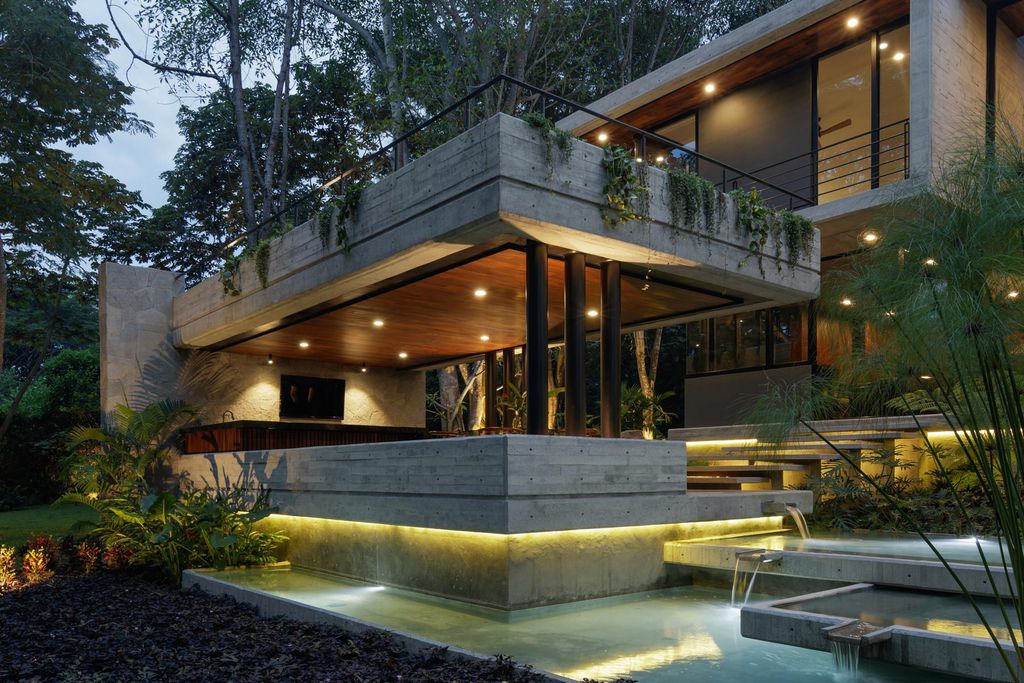 Entreparotas House in Relationship with Nature by Di Frenna Arquitectos