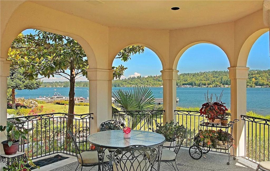 Experience-Ultimate-Resort-Style-Living-in-17800000-Waterfront-Estate-in-Washington-14-1